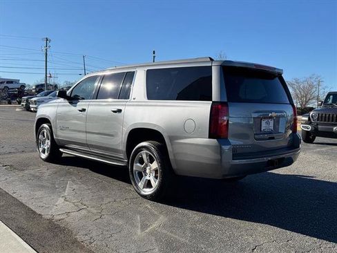 Used 2019 Chevrolet Suburban LT image 5