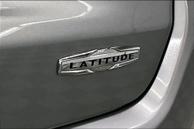 Used 2024 Jeep Compass Latitude AWD/4WD image 9