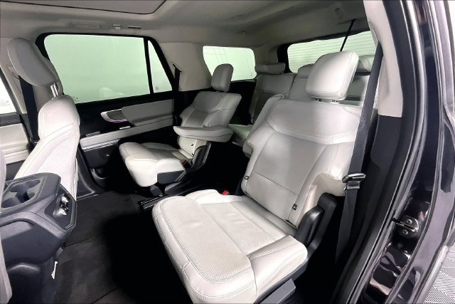 Used 2025 Ford Expedition Platinum w/ Driver's Package AWD/4WD image 27