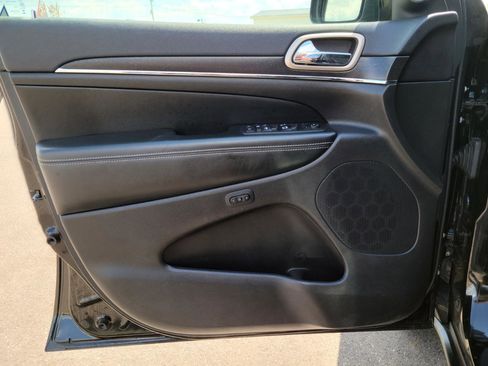 Used 2017 Jeep Grand Cherokee Limited AWD/4WD image 10