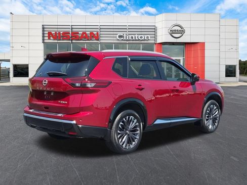 Used 2024 Nissan Rogue Platinum w/ Platinum Premium Package FWD image 3