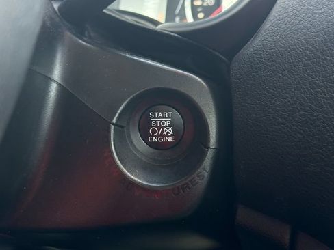 Used 2020 Jeep Renegade Latitude FWD image 21