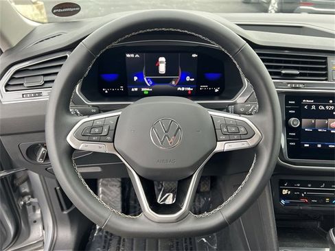 Used 2022 Volkswagen Tiguan SE image 11