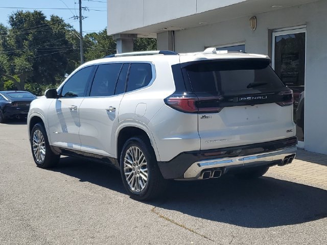 Used 2024 GMC Acadia Denali FWD image 2