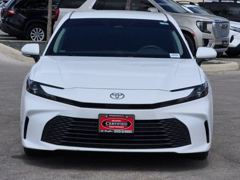 Used 2025 Toyota Camry LE FWD image 8