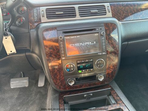 Used 2012 GMC Yukon XL Denali AWD/4WD image 28