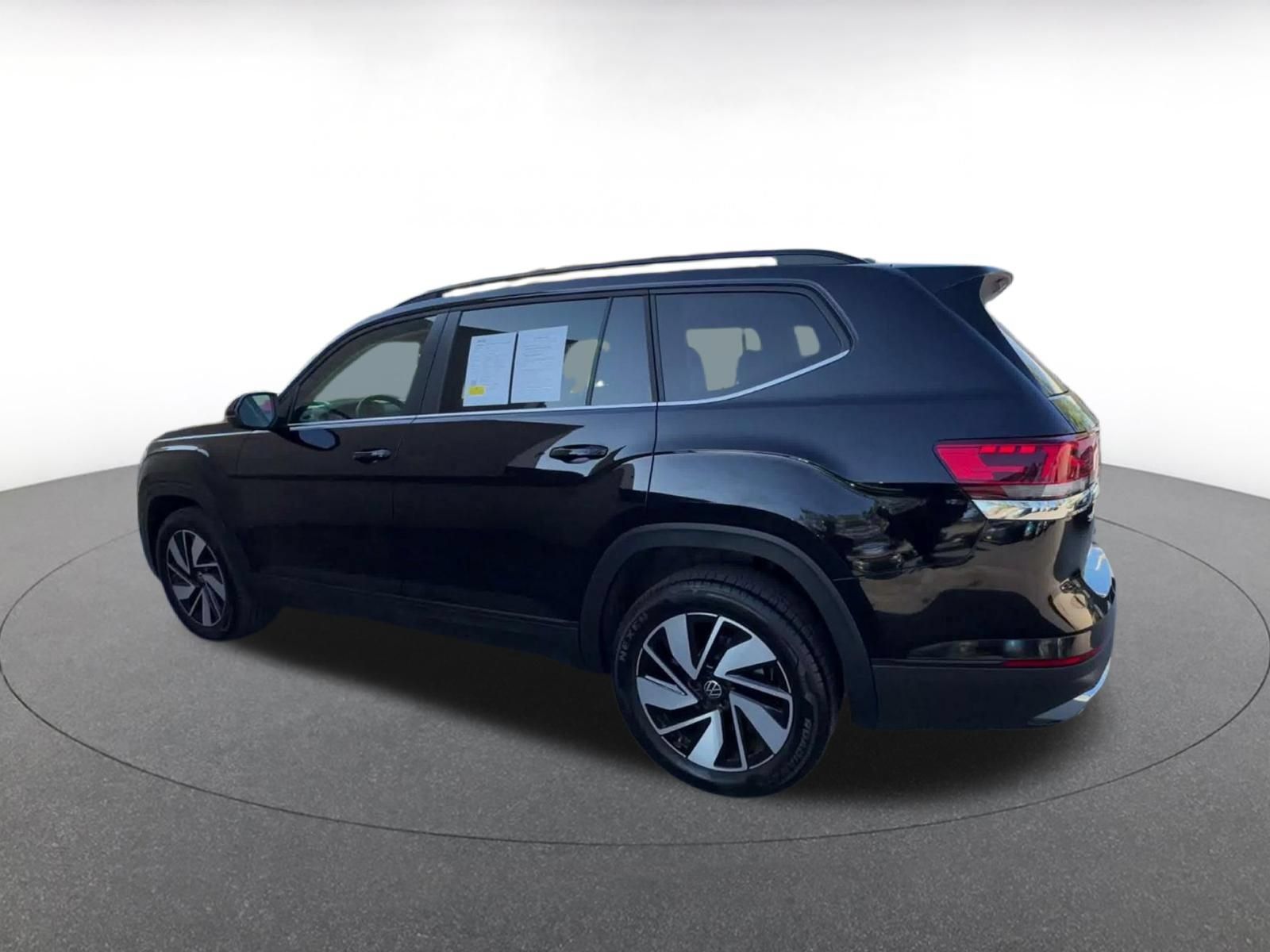 Used 2026 Volkswagen Atlas SE FWD image 9