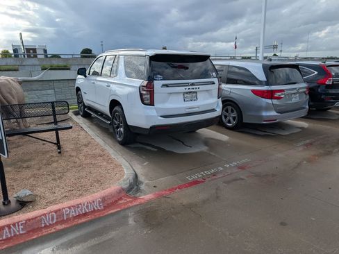 Used 2022 Chevrolet Tahoe Z71 w/ Luxury Package image 2