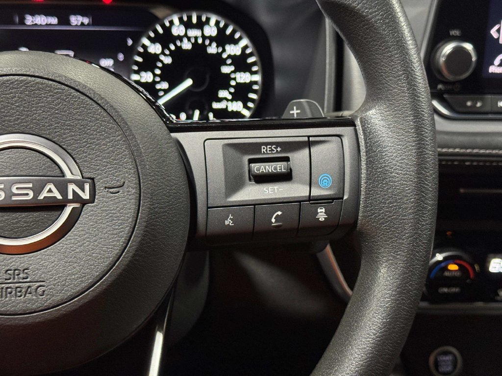 Used 2023 Nissan Rogue SV AWD/4WD image 16