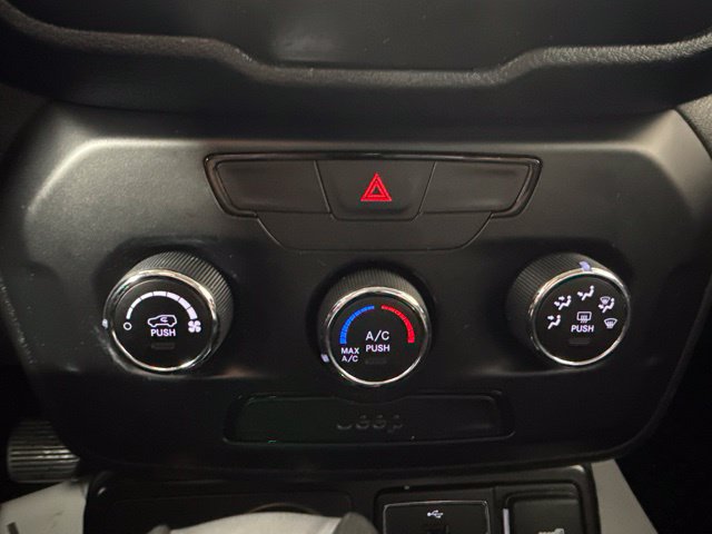 Used 2020 Jeep Renegade Sport AWD/4WD image 23