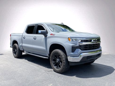Used 2024 Chevrolet Silverado 1500 LT AWD/4WD image 2