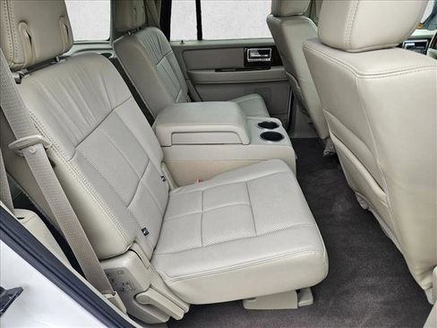 Used 2014 Lincoln Navigator 2WD image 21