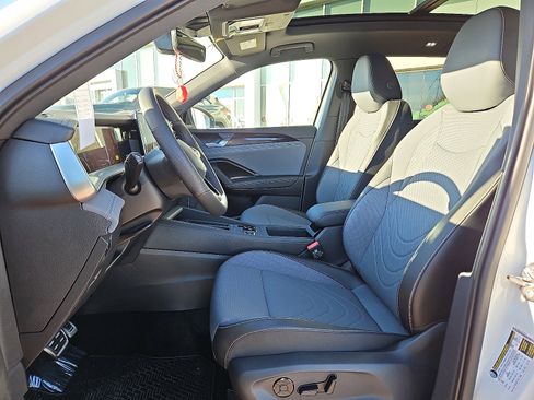 New 2026 Volkswagen Tiguan SE R-Line image 12