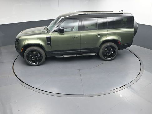 New 2026 Land Rover Defender 130 X-Dynamic SE AWD/4WD image 32