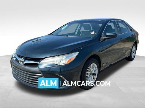 Used 2017 Toyota Camry LE FWD image 1
