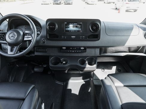 Used 2020 Mercedes-Benz Sprinter 2500 image 8
