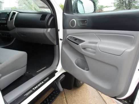 Used 2013 Toyota Tacoma 4x4 Access Cab w/ SR5 Pkg image 21