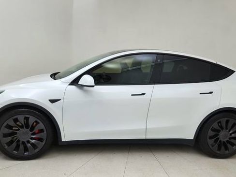 Used 2022 Tesla Model Y Performance image 3