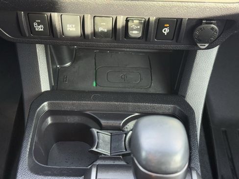 Used 2016 Toyota Tacoma TRD Sport image 21