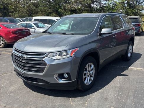 Used 2020 Chevrolet Traverse LT FWD image 1