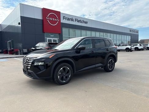 Used 2025 Nissan Rogue SV AWD/4WD image 1