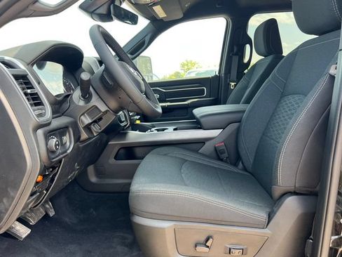 Used 2025 RAM 2500 Big Horn AWD/4WD image 3
