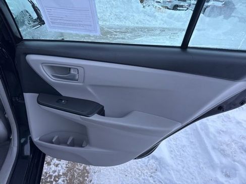 Used 2017 Toyota Camry LE image 28