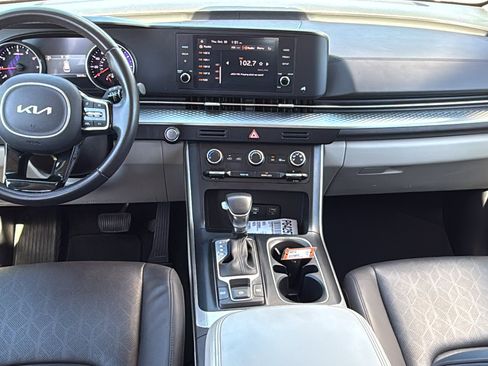 Used 2024 Kia Carnival LX image 18