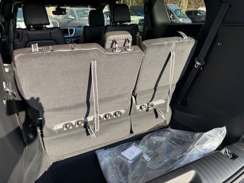 New 2026 Chrysler Pacifica Select image 30