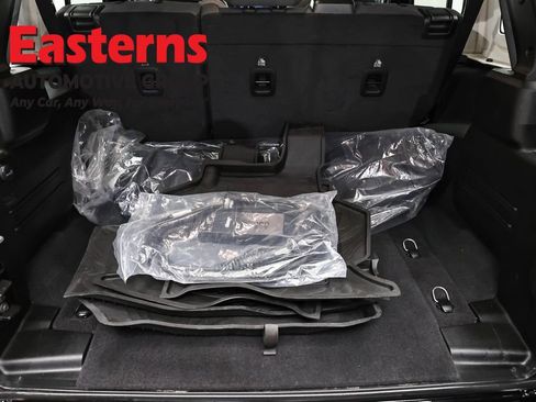 Used 2025 Jeep Wrangler Unlimited Sahara image 9