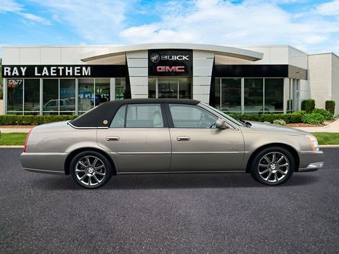 Used 2007 Cadillac DTS Luxury I w/ Sun And Sound Package image 6