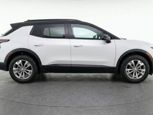 Used 2025 Chevrolet Equinox LT FWD image 11