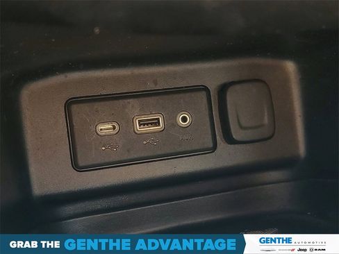 Used 2021 Chevrolet Equinox LT image 22