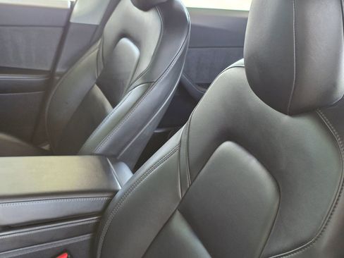 Used 2021 Tesla Model Y Performance image 27