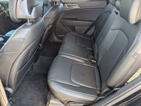 Used 2025 Kia Sportage EX w/ Premium Package image 31