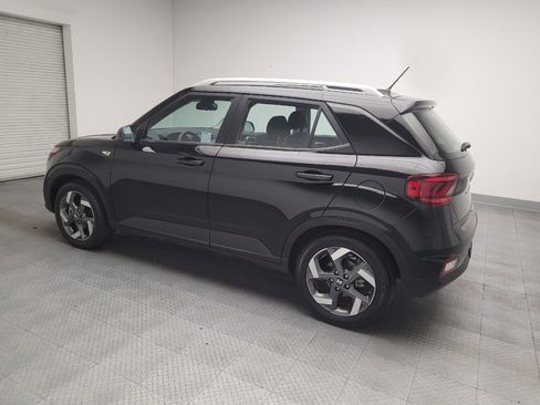 Used 2024 Hyundai Venue SEL FWD image 3