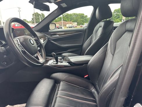 Used 2018 BMW 530i xDrive w/ Premium Package AWD/4WD image 2