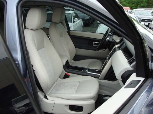 Used 2018 Land Rover Discovery Sport SE image 10