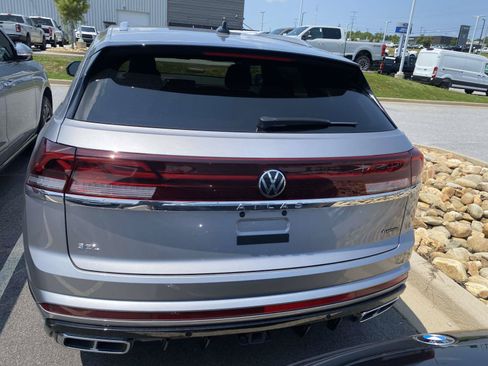 Used 2024 Volkswagen Atlas Cross Sport SEL Premium R-Line AWD/4WD image 6