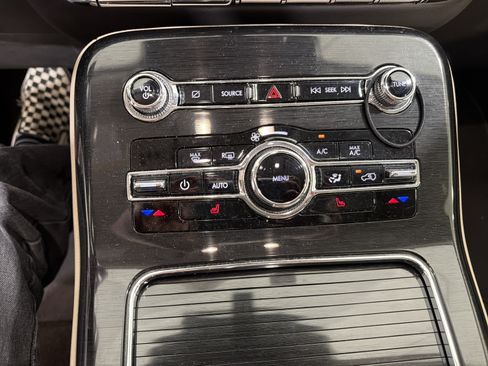 Used 2023 Lincoln Nautilus AWD w/ Premium Package image 17