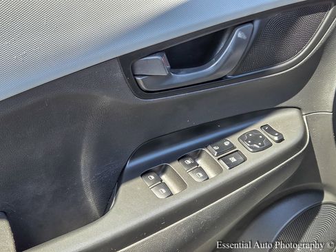 Used 2021 Hyundai Kona SE image 15