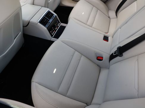 Used 2020 Porsche Panamera image 13