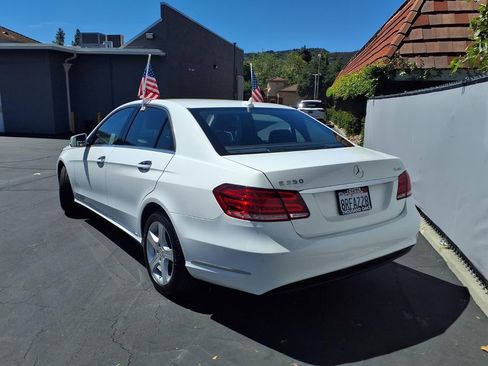 Used 2014 Mercedes-Benz E 350 4MATIC Sedan image 4