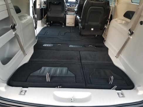 Certified 2024 Chrysler Pacifica Touring-L image 25