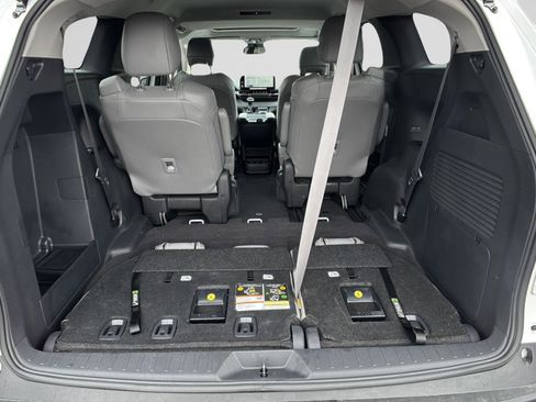Used 2025 Toyota Sienna XLE w/ XLE Plus Package image 19