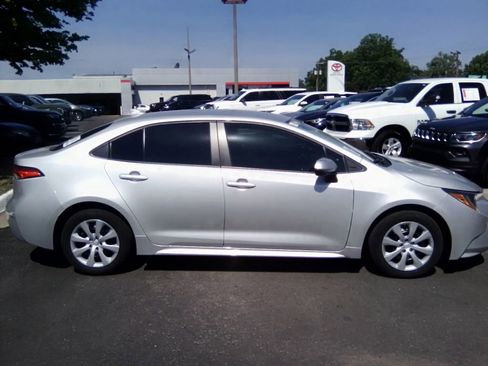 Used 2024 Toyota Corolla LE FWD image 7