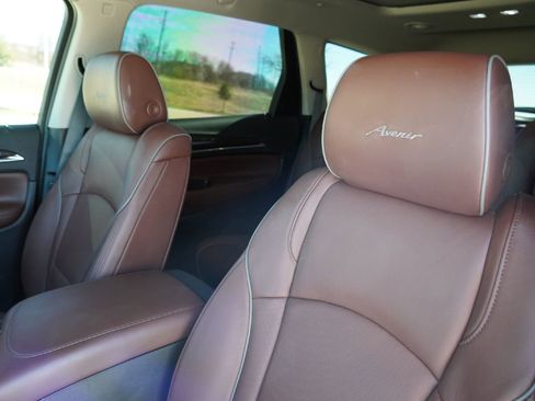 Used 2021 Buick Enclave Avenir w/ Avenir Technology Package image 11