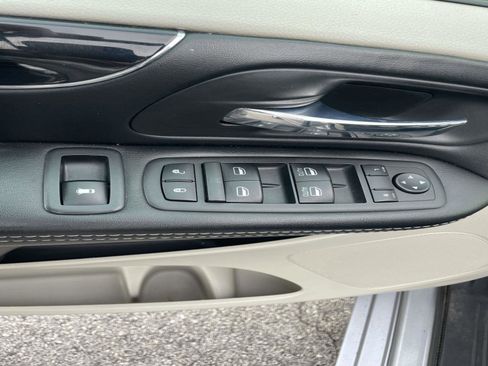 Used 2019 Dodge Grand Caravan SXT image 17