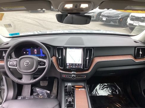 Used 2024 Volvo XC60 B5 Plus image 16