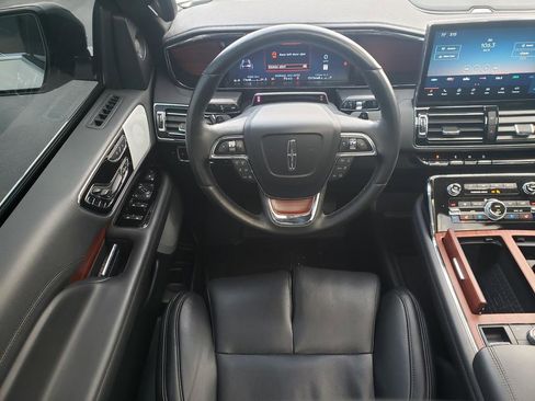 Used 2024 Lincoln Navigator Reserve image 17